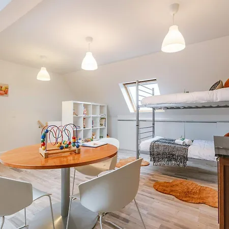 Сasa de vacaciones Huswell - Cosy With Garden *