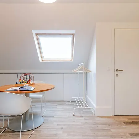 Сasa de vacaciones Huswell - Cosy With Garden